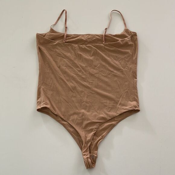 New SKIMS Fits Everybody Cami Bodysuit square neck - Picture 4 of 9
